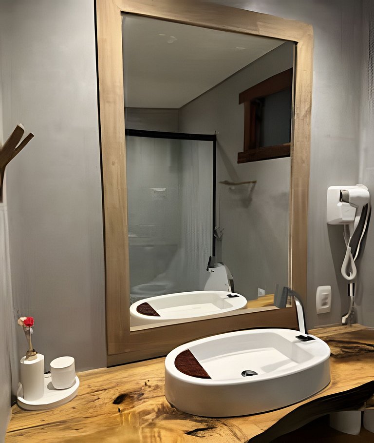 Suíte queen na Rua Mucugê – Piscina e conforto em Arraial